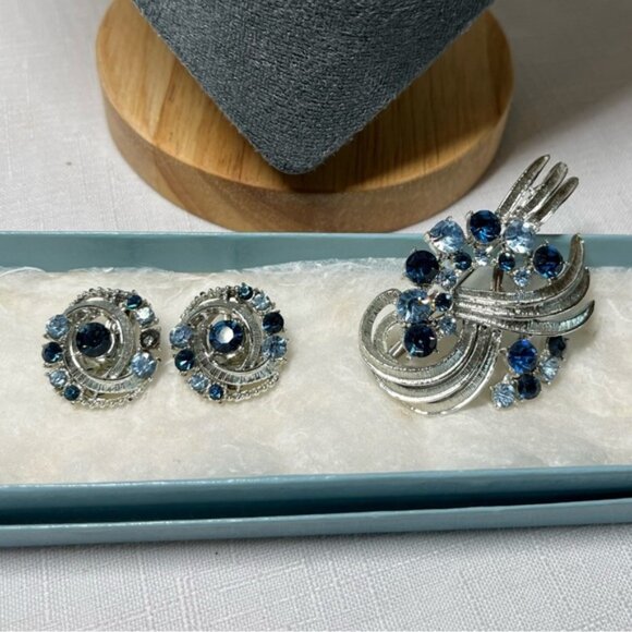 Coro Silver and Blue Necklace Brooch  Clip-on Earrings BLUE SILVER - Picture 3 of 14